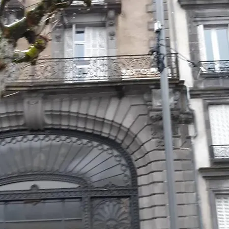 Le Sarciron 82 *